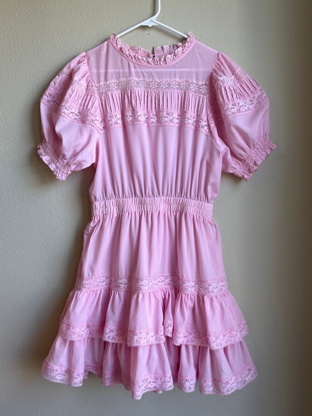 Stellah Pink Lace Trim Smocked Mini Dress Puff Sleeve Tiered Ruffle Skirt Large